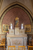 <center>Eglise Saint-Pierre</center>Le bas-côté droit. Chapelle Saint-Joseph (XVe-XIXe siècle). Statue du saint avec l’Enfant Jésus, en plâtre, autel en marbre, peintures, vitraux (XIXe siècle).